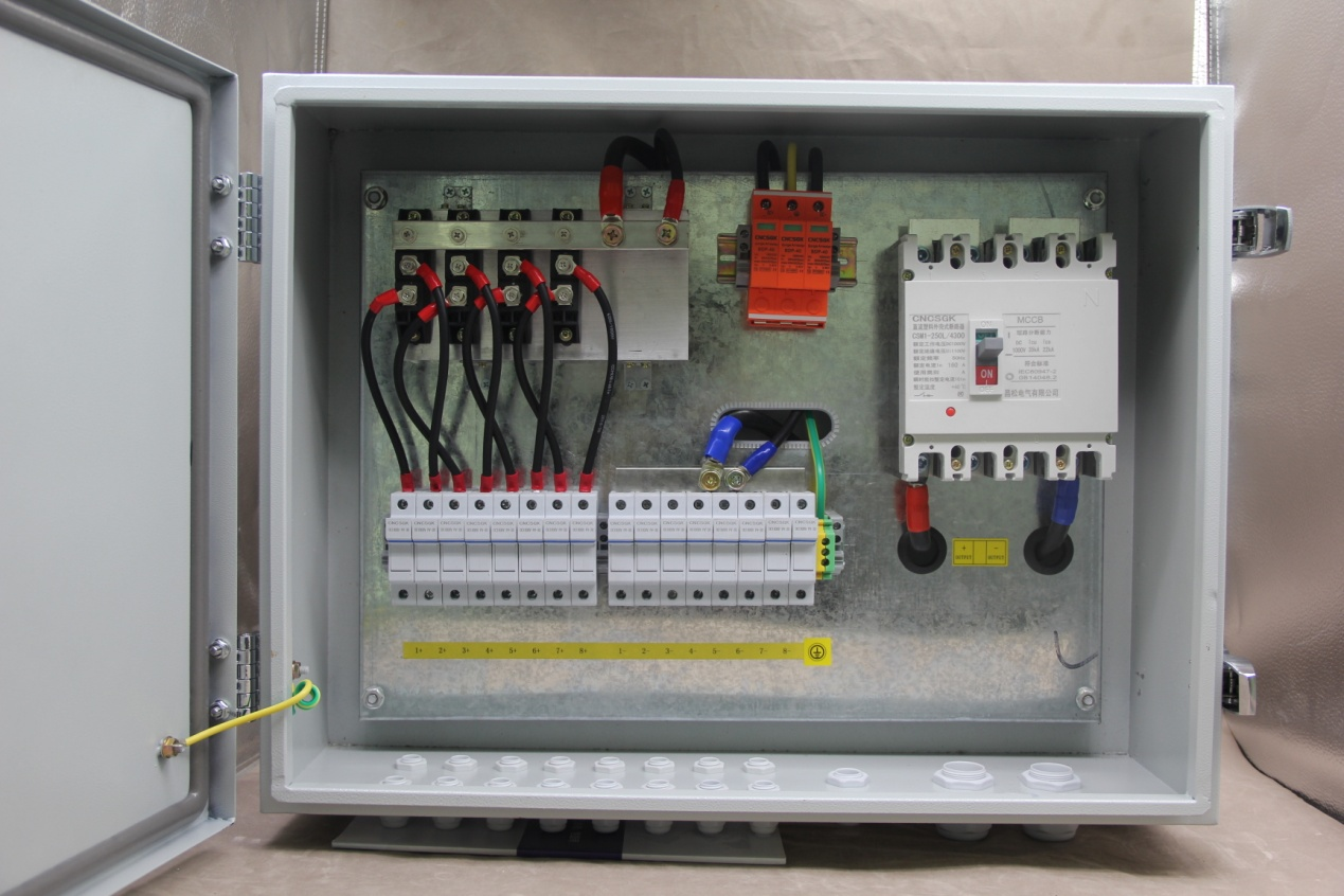 Esquissez le principe et l'application du Combiner Box photovoltaïque